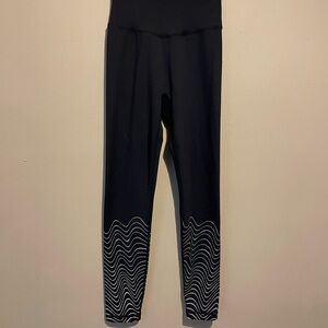 Wonderlust Buffbunny Leggings + Sports Bra (Elysium fabric)
Size: S
Worn 1x